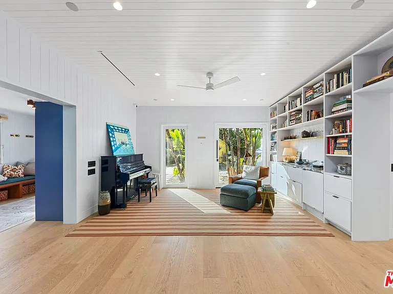 7038 Dume Dr — Photo 25