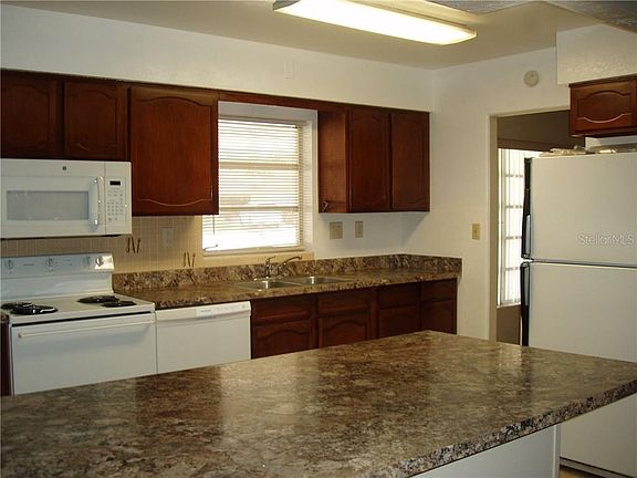 3rd image of 815 Hastings Dr