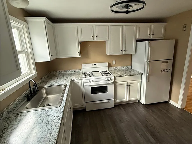 351 Stillwell Ave — Photo 7