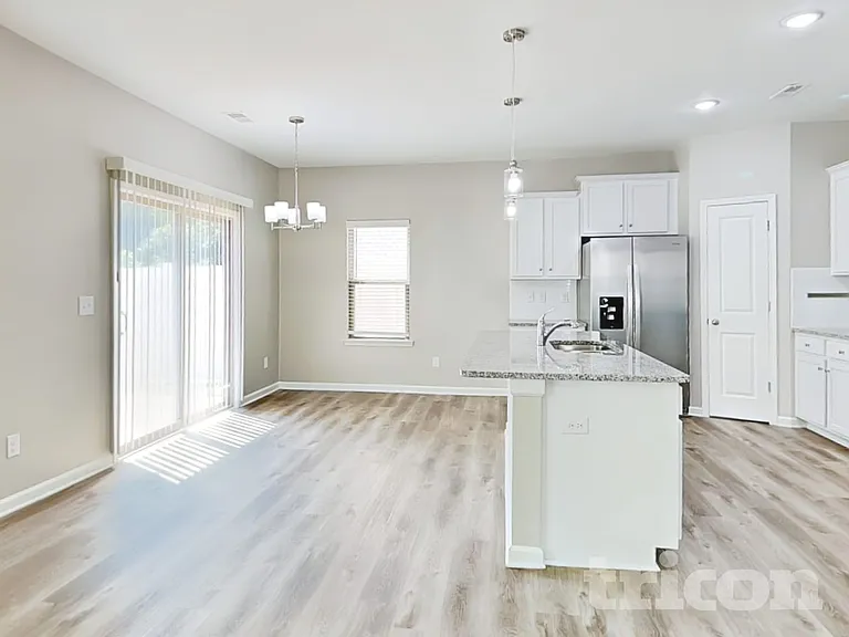 138 Spring Knoll Dr — Photo 3