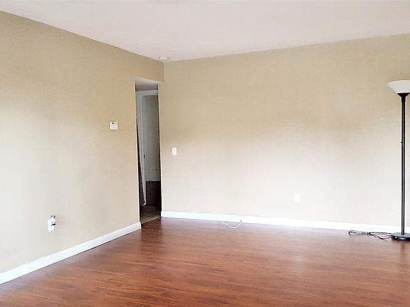3rd image of 1598 Border Ave Unit E