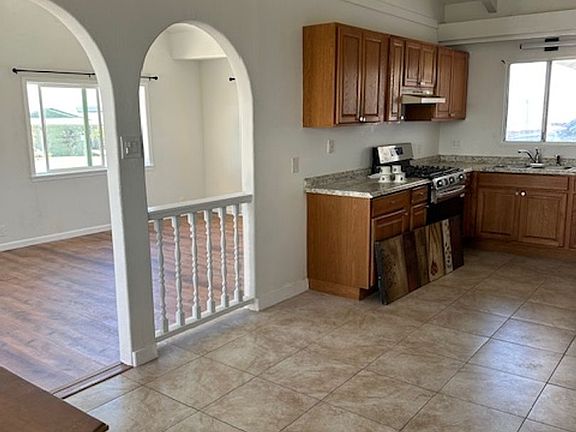 4th image of 895 Lekeona Loop