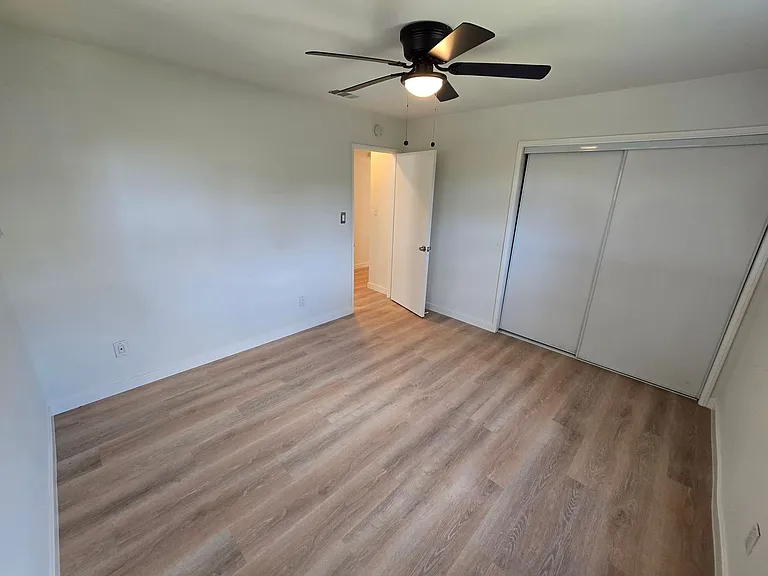 Coconino Ct. 3716-18 — Photo 13