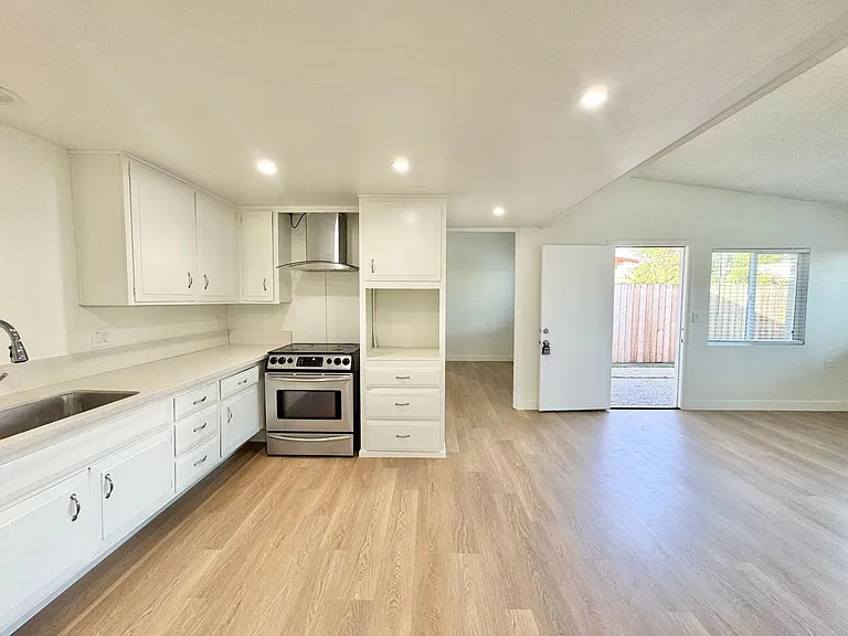 Trask Apartments — Photo 12
