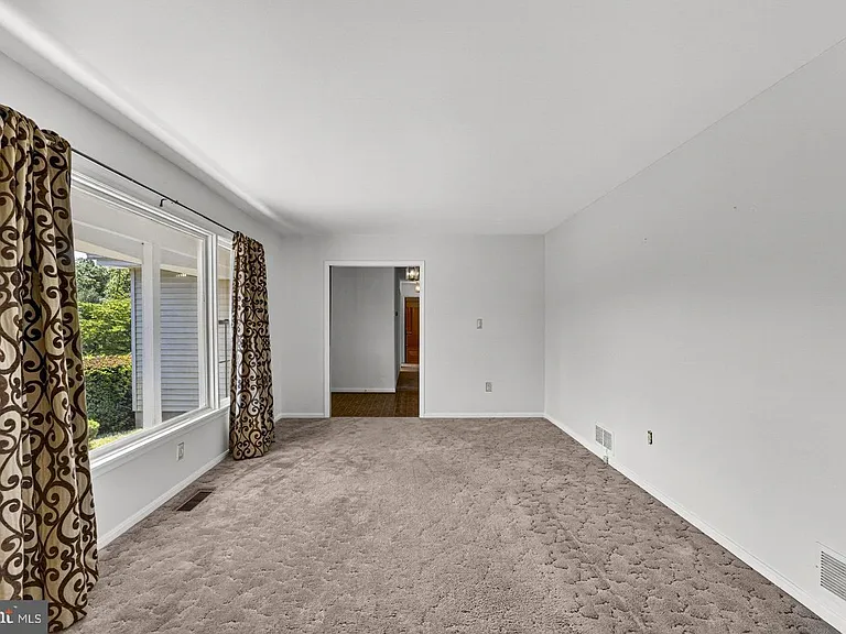 40297 Braddock Rd — Photo 6