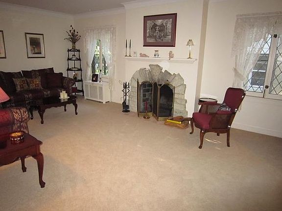 3rd image of 450 S Princeton Ave