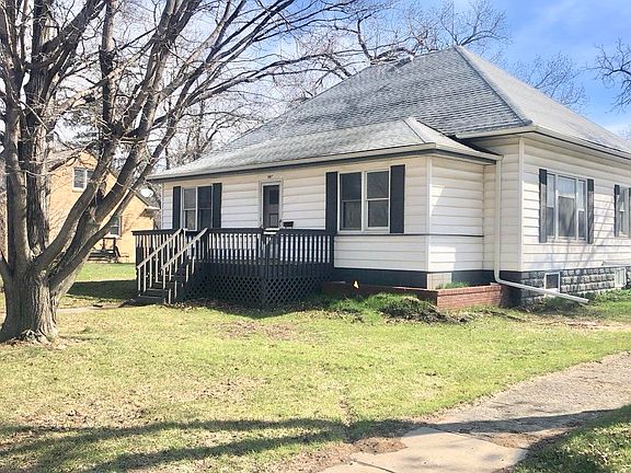 2nd image of 1102 Okoboji Ave