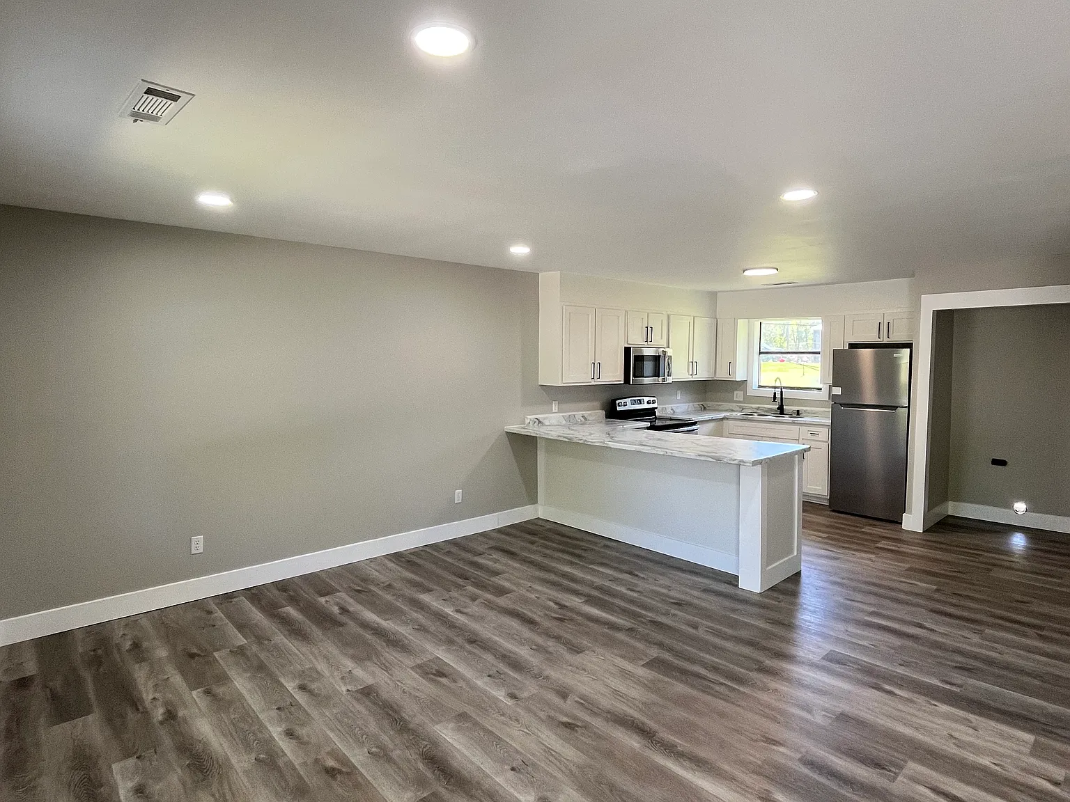 2 bed, 820 sqft, $1,295 — Photo 3