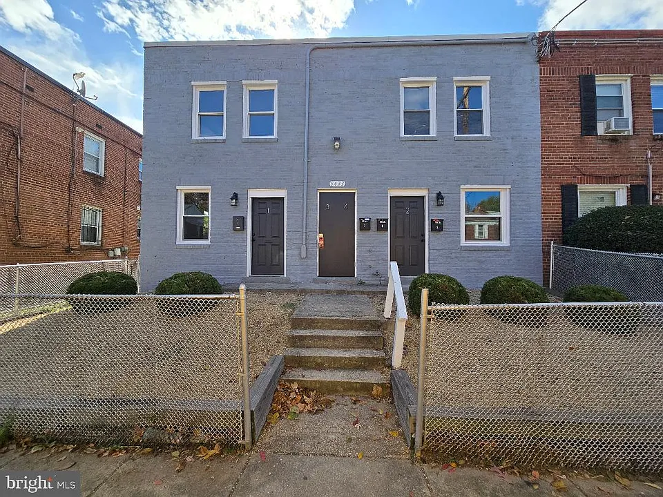5433 C St SE #1