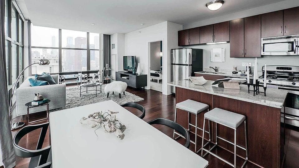 1st image of 1381 W Hubbard St #1