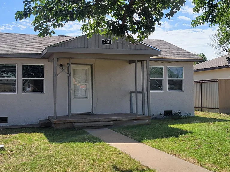 2901 Wallace St — Photo 2