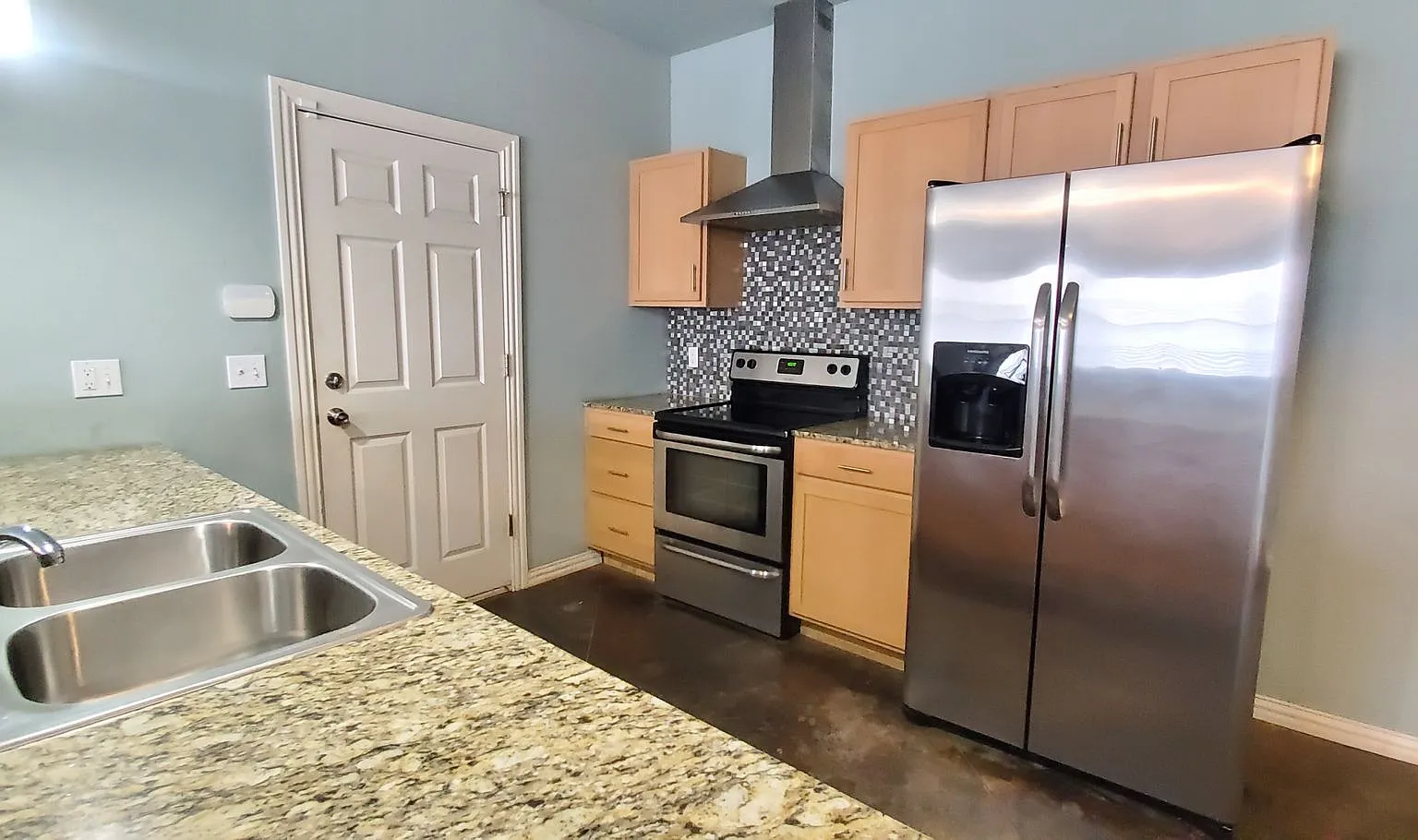 3 Bedroom 2 Bath Duplex in Yukon Schools — Photo 2