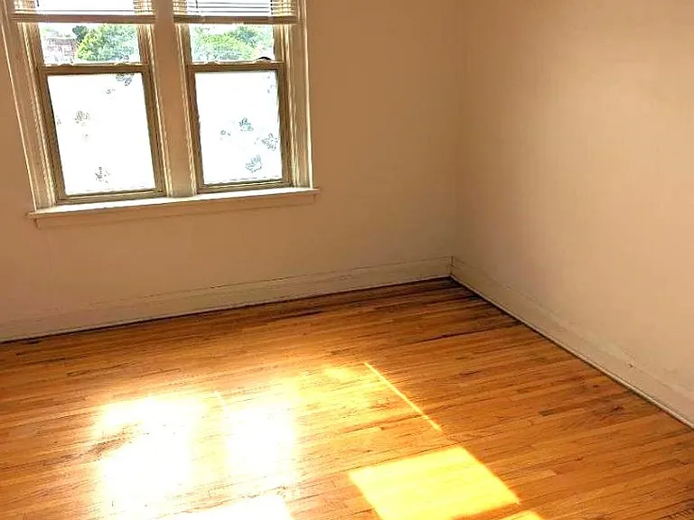 2552 Garfield Ave S — Photo 14
