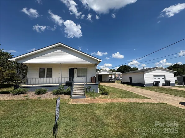 110 N Davis St, Dallas, NC 28034