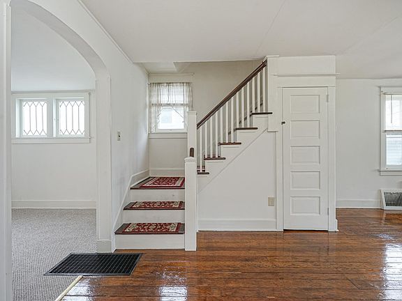 4th image of 102 West Ave
