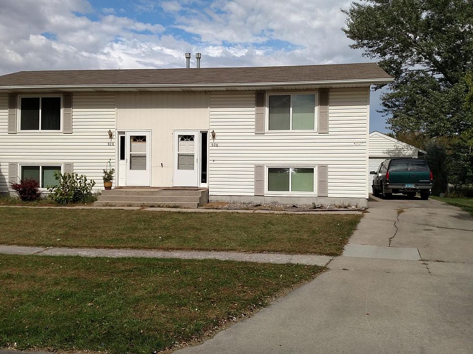 1st image of 926 5th Ave W