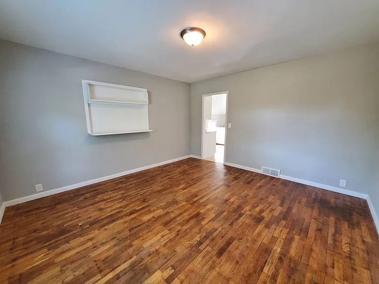 112 Fairbanks St NE — Photo 5