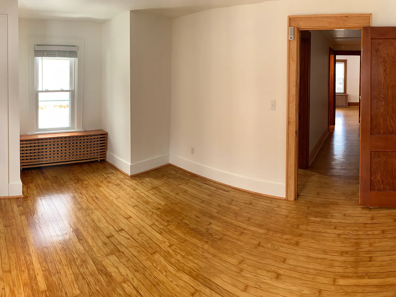 3 bed, 1.5 bath, 1600 sqft, $1,300 — Photo 4