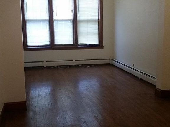 3rd image of 2215 W Iowa St #1F