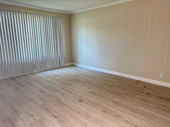 3rd image of 3132 Millbrook Dr
