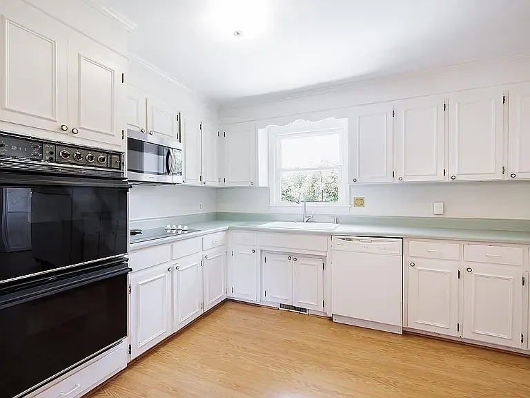 512 Devenger Rd — Photo 15
