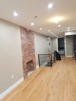 Rented by Space Link Realty | media 4