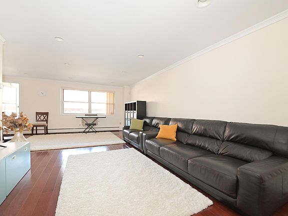 4th image of 50 Hill Park Ave APT 1F