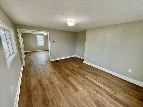 5th image of 354 Maple St