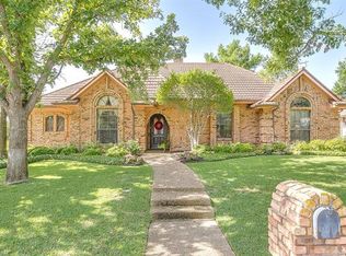 509 Sunset Dr, Hurst, TX 76054