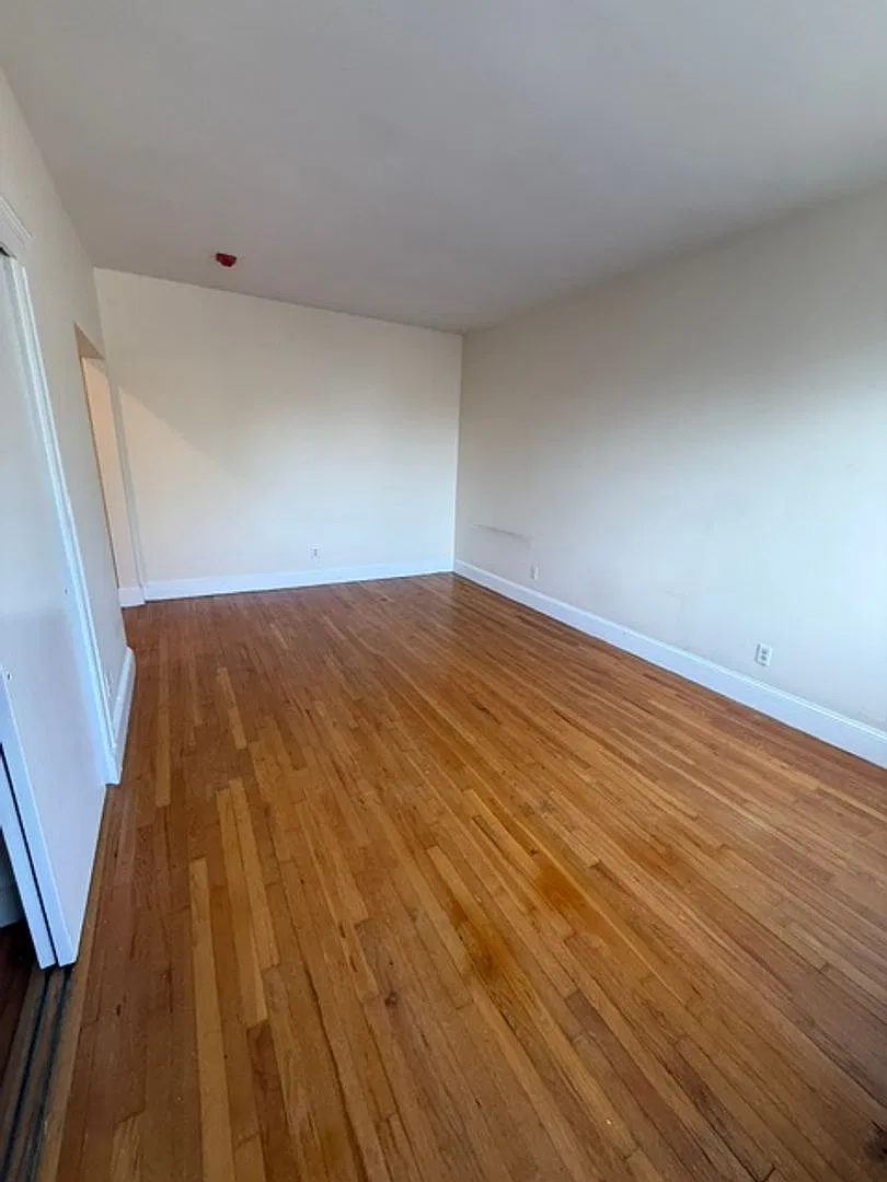 Spacious studio with great location in Brighton available NOW! — Photo 2