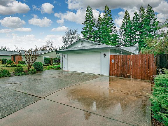3rd image of 2736 Wyndham Ln