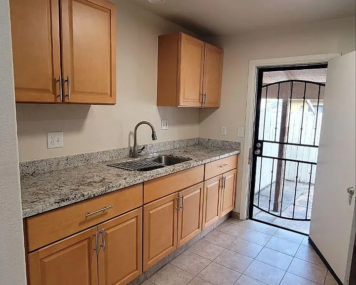127 Madoline St — Photo 3