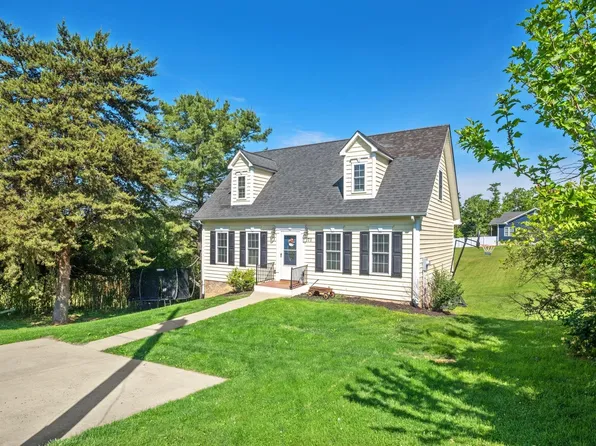 71 Troxell Ln, Staunton, VA 24401