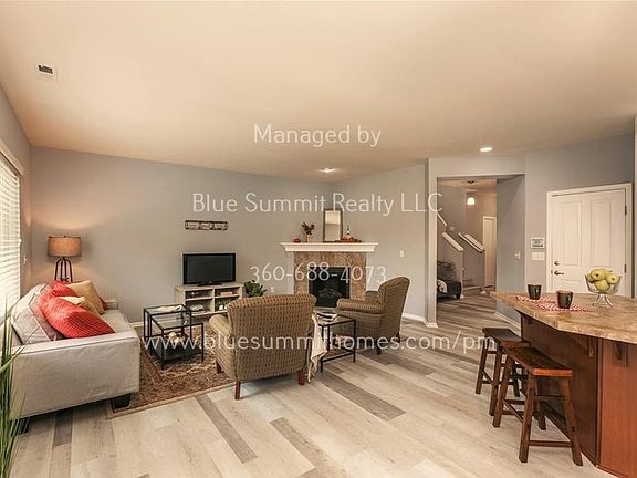 3rd image of 3132 Harrier St NE