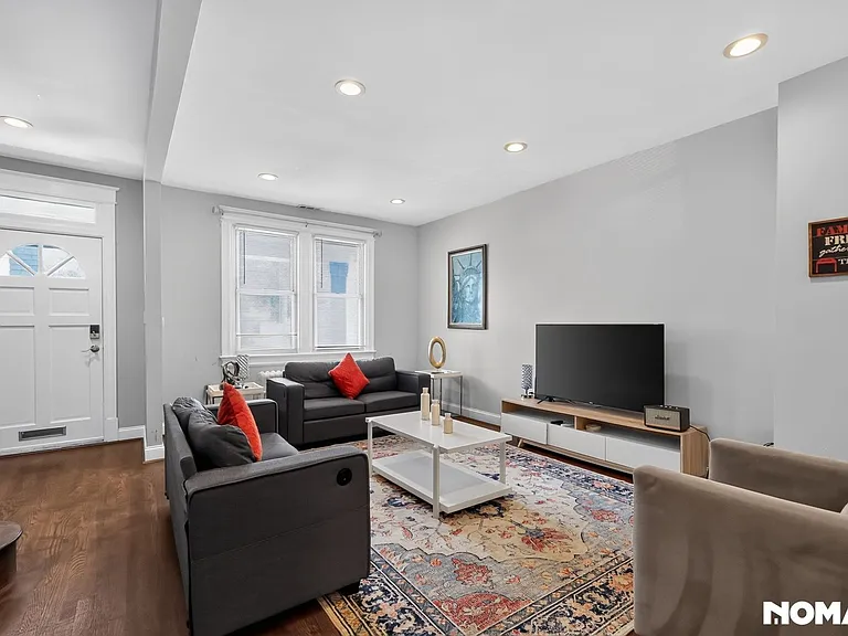 2630 10th St NE — Photo 5