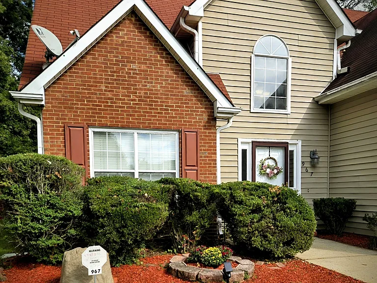 Attractive small front yard