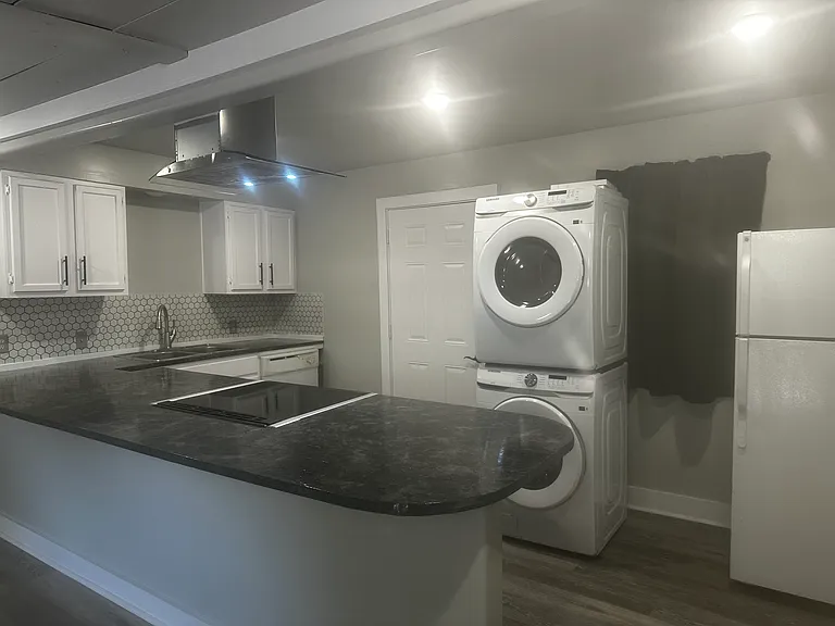 207 E Gleason St — Photo 9