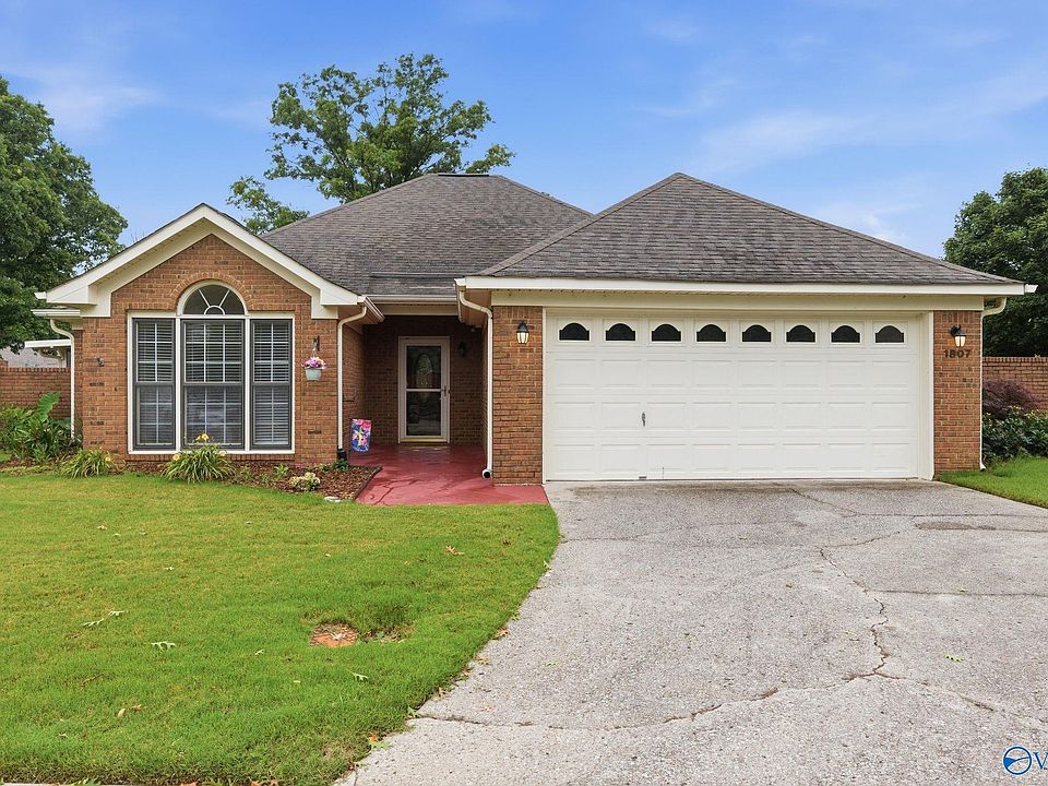 1st image of 1807 Edgemere Ct SE