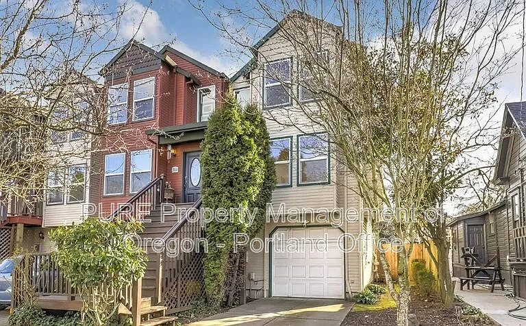 310 NE Morris St — Photo 1