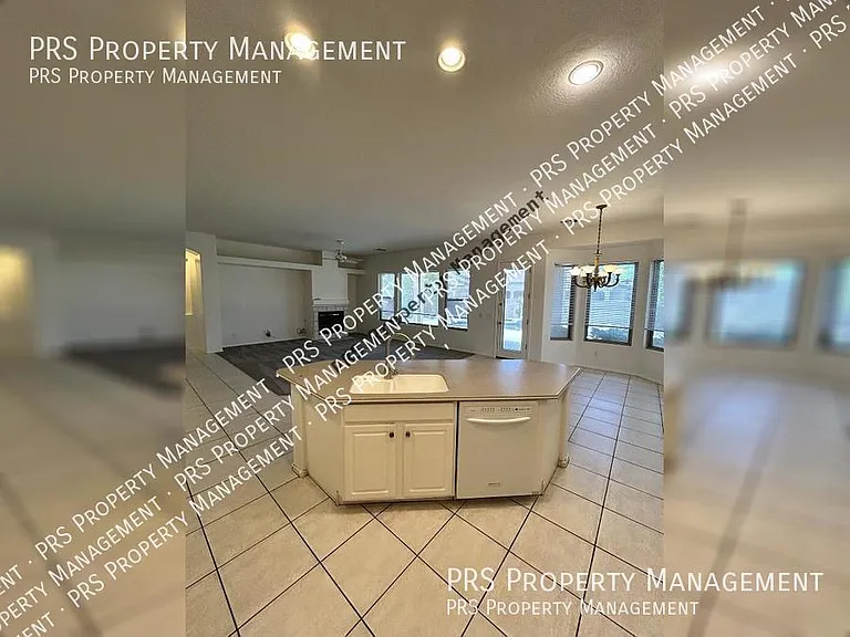 8003 W Clara Ln — Photo 11