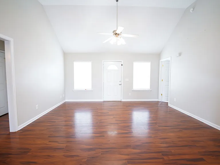 134 Mustang Dr — Photo 4