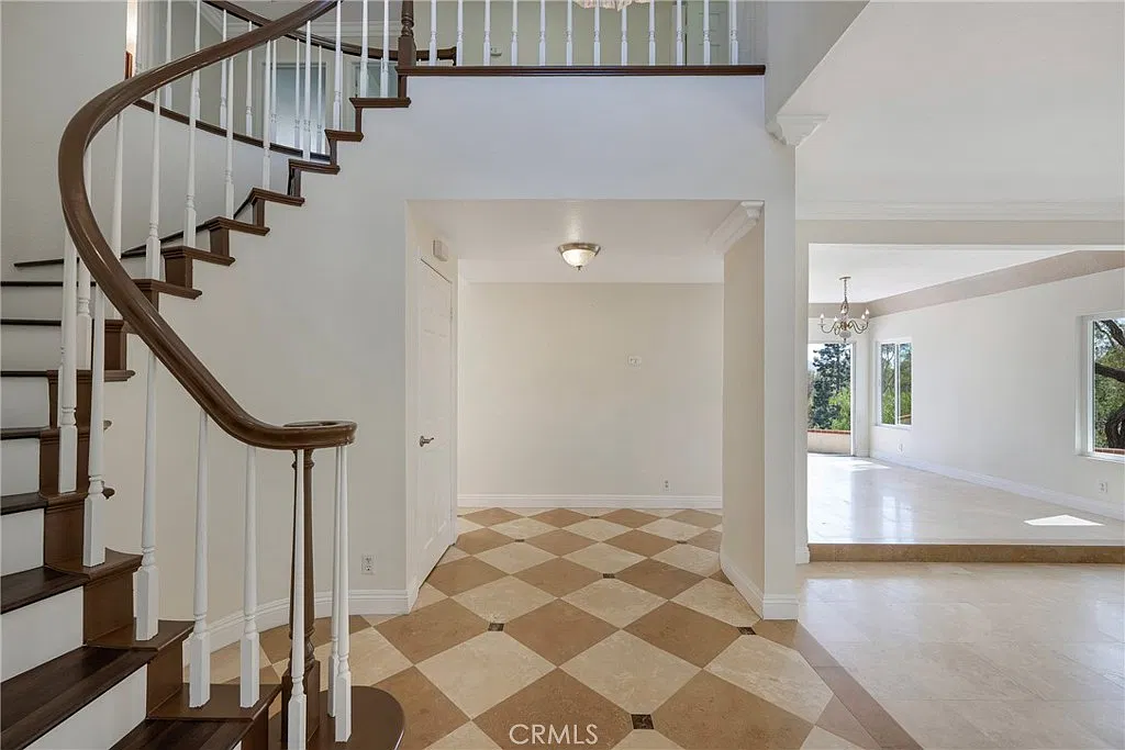 4 bed, 2.5 bath, 2595 sqft, $6,500 — Photo 3
