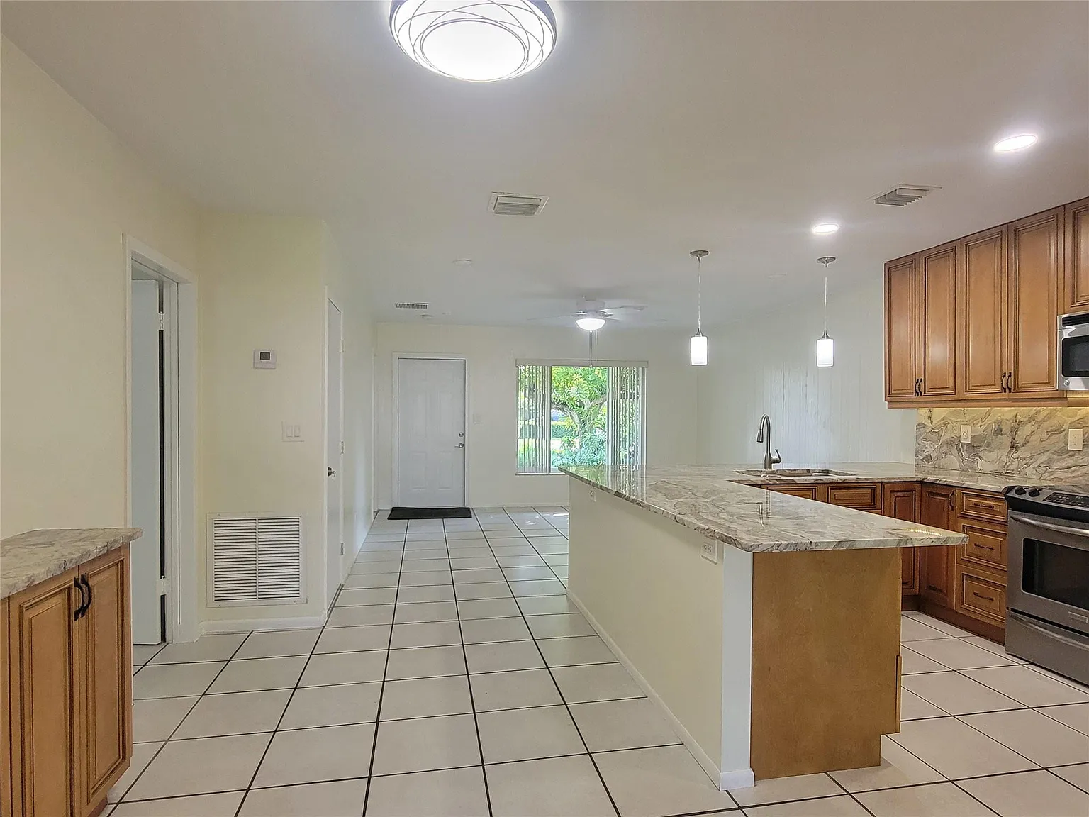 2 bed, 2.0 bath, 1143 sqft, $2,850 — Photo 2