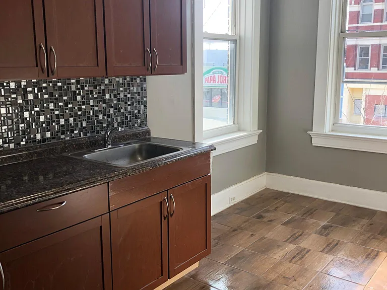 2726 Short Vine St #2 — Photo 3