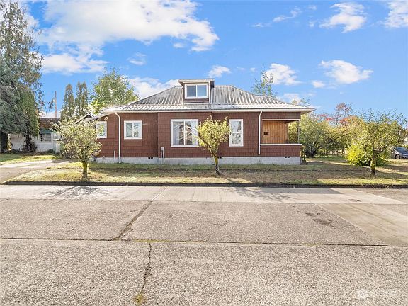 2nd image of 830 N Washington Avenue