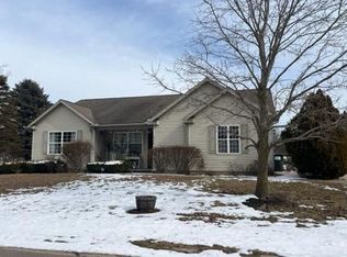2378 Hickory Circle Dr, Howell, MI 48855