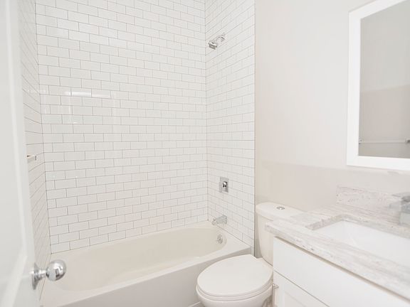 2nd image of 1414 N Ashland Ave #2nd