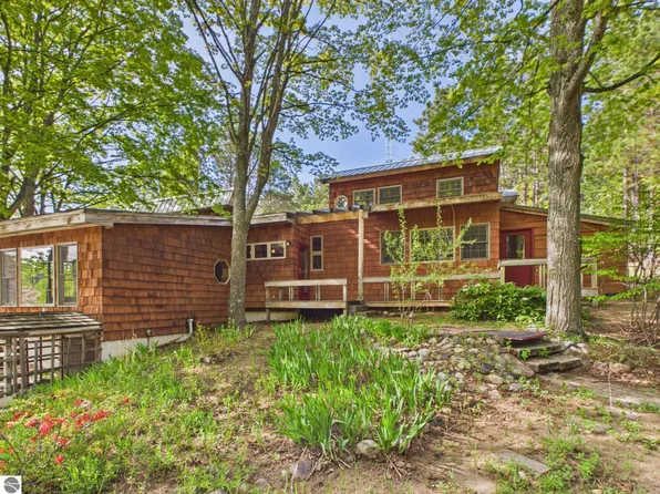 10953 E Pobuda Rd, Suttons Bay, MI 49682
