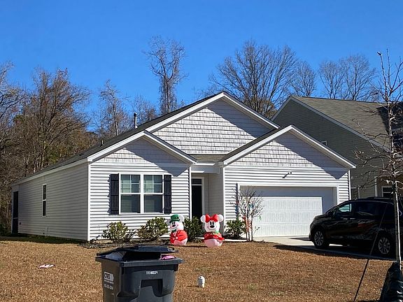 3rd image of 127 Cloverleaf St