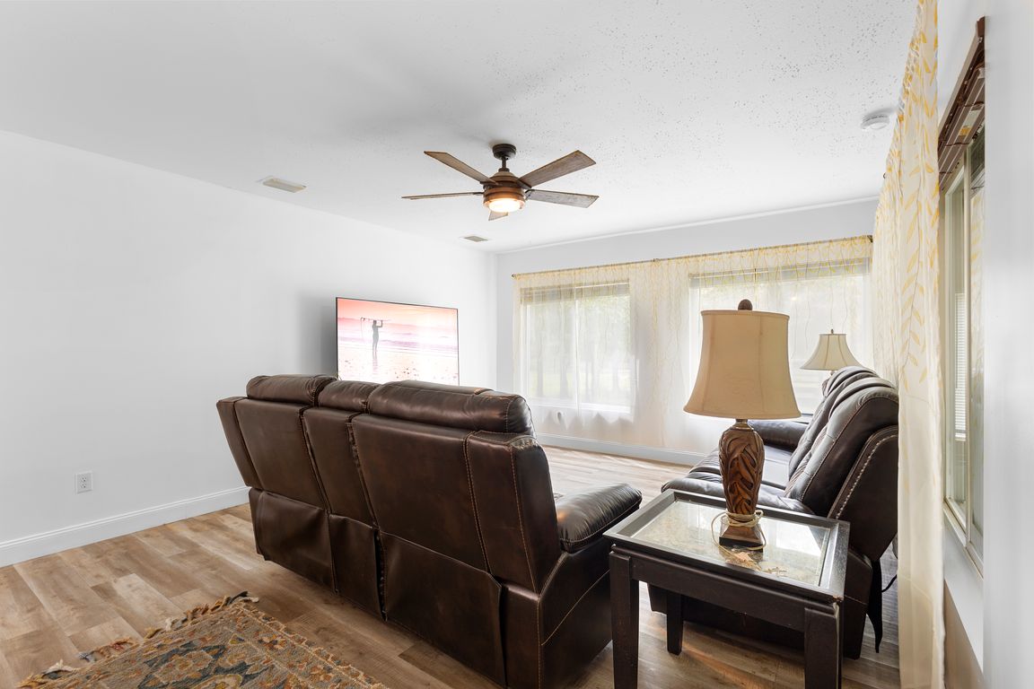 next background image